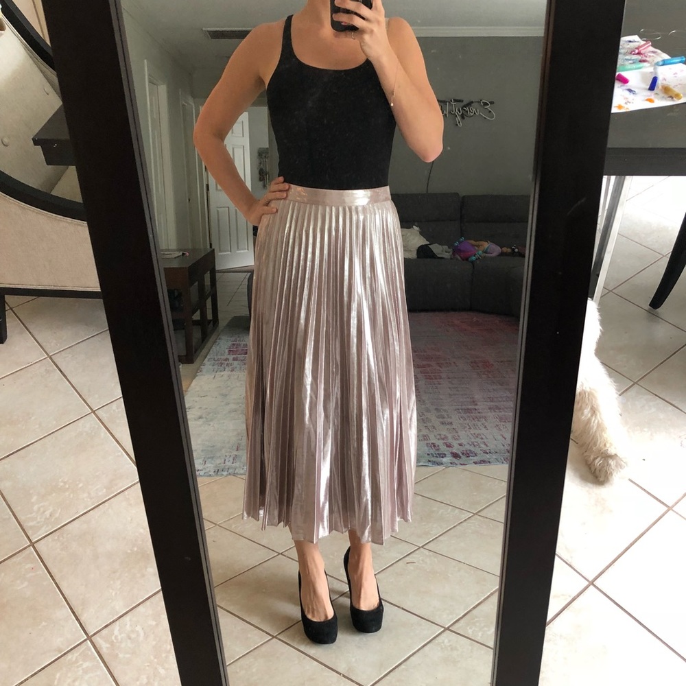 Pleated midi skirt Metallic rose gold